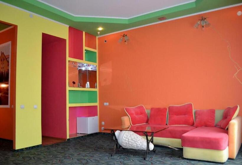 スタンダードスタジオ, Zabava Guest House