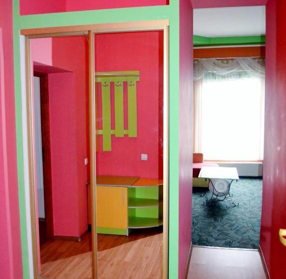 스탠다드 스튜디오, Zabava Guest House