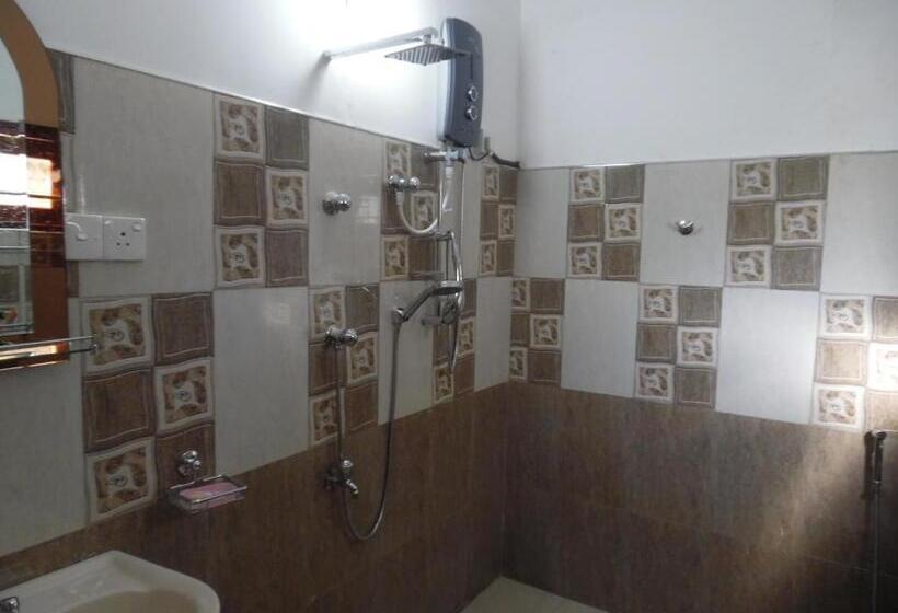 اتاق استاندارد سه نفره, Bloom Guest House