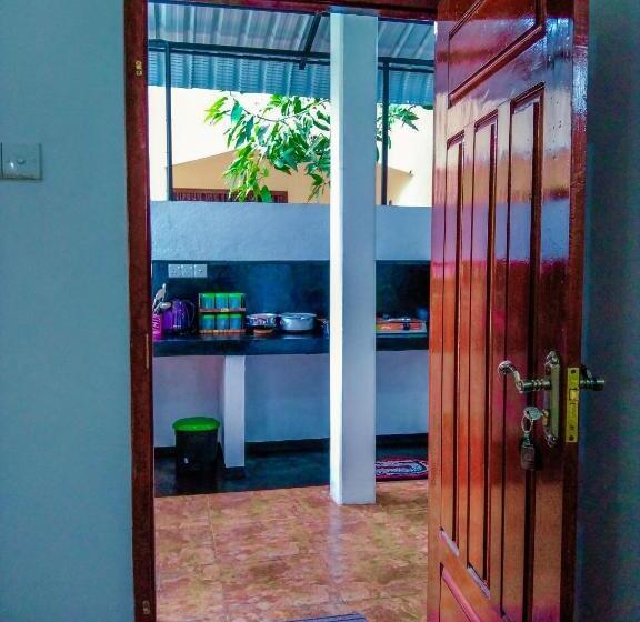 اتاق خانوادگی, Bloom Guest House