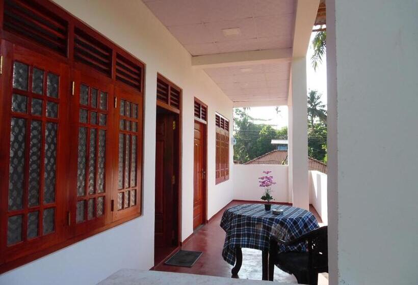 اتاق استاندارد سه نفره, Bloom Guest House