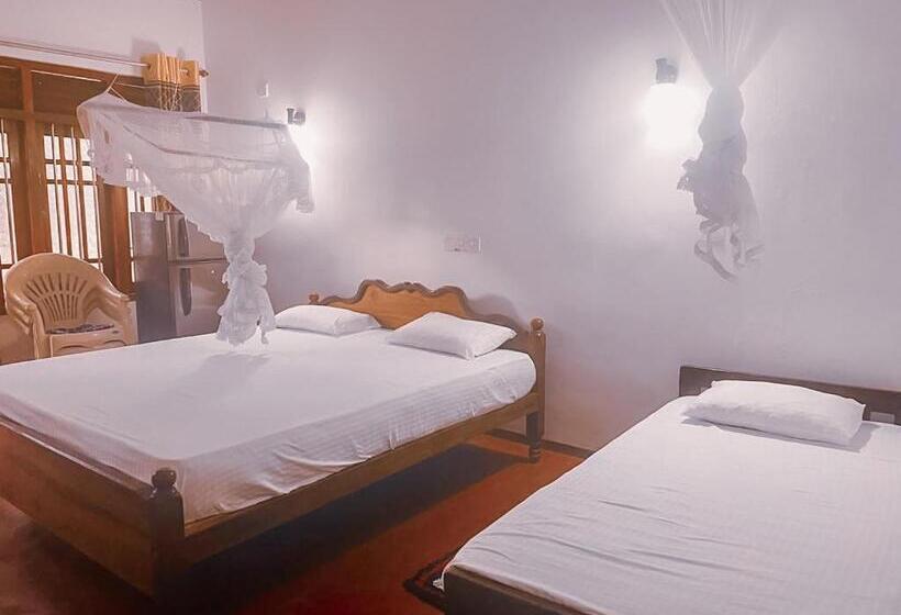 اتاق استاندارد سه نفره, Bloom Guest House