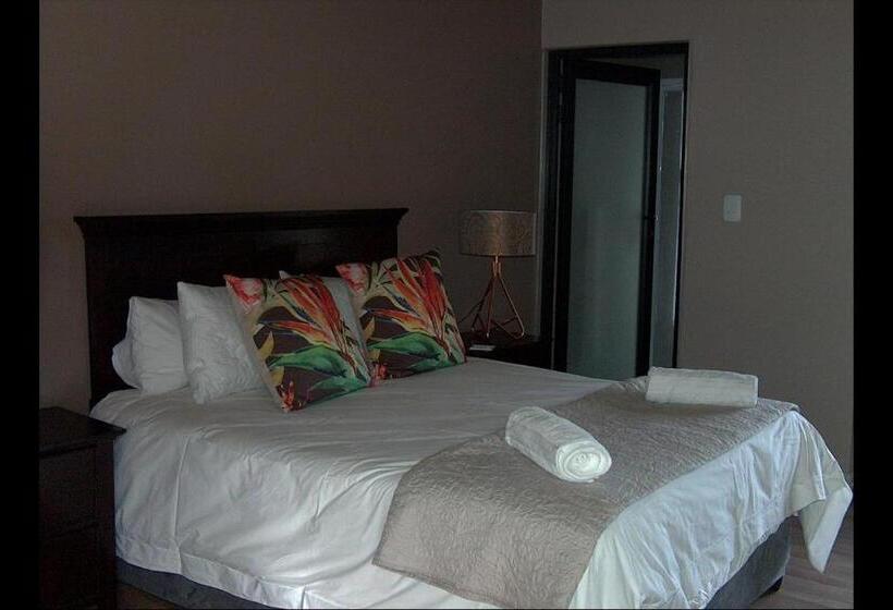 Номер Superior, The Courtyard Guest House