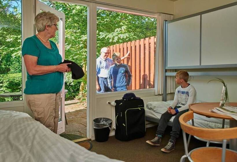 스탠다드 4인용 룸 공용 욕실, Danhostel Aarhus