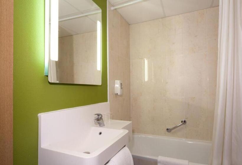 Трехместный Номер Классика, B&b Hotel Nîmes Ville Active, Parking Sécurisé Gratuit