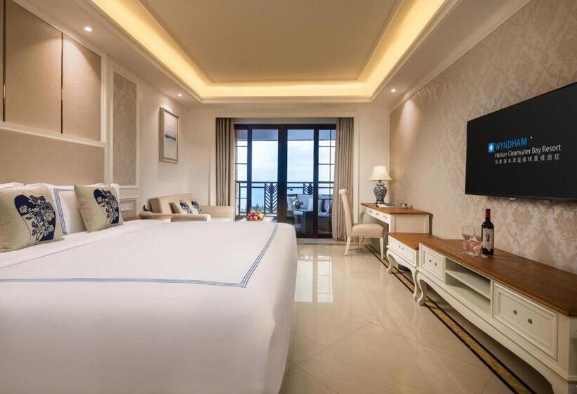 带大床的豪华间, Wyndham Hainan Clearwater Bay Resort