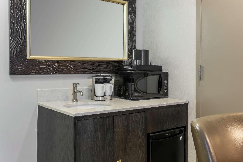Люкс Кровать Кинг, Embassy Suites By Hilton Syracuse Destiny Usa