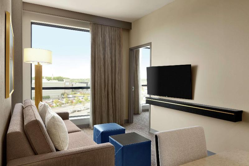 Люкс Кровать Кинг, Embassy Suites By Hilton Syracuse Destiny Usa
