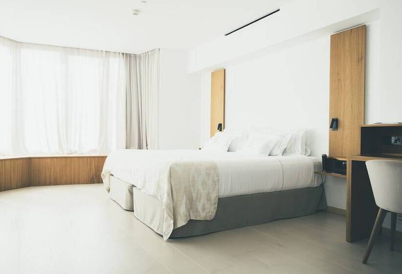 Полулюкс, Es Princep   The Leading Hotels Of The World