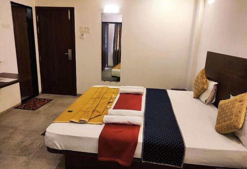 标准间, Manasi Inn