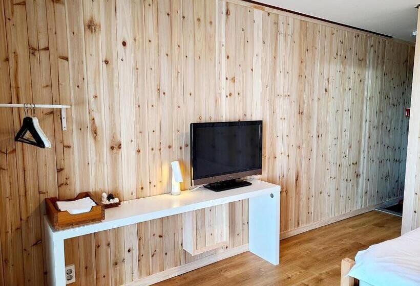 Номер Стандарт Вид на Море с Балконом, Galeum Guesthouse