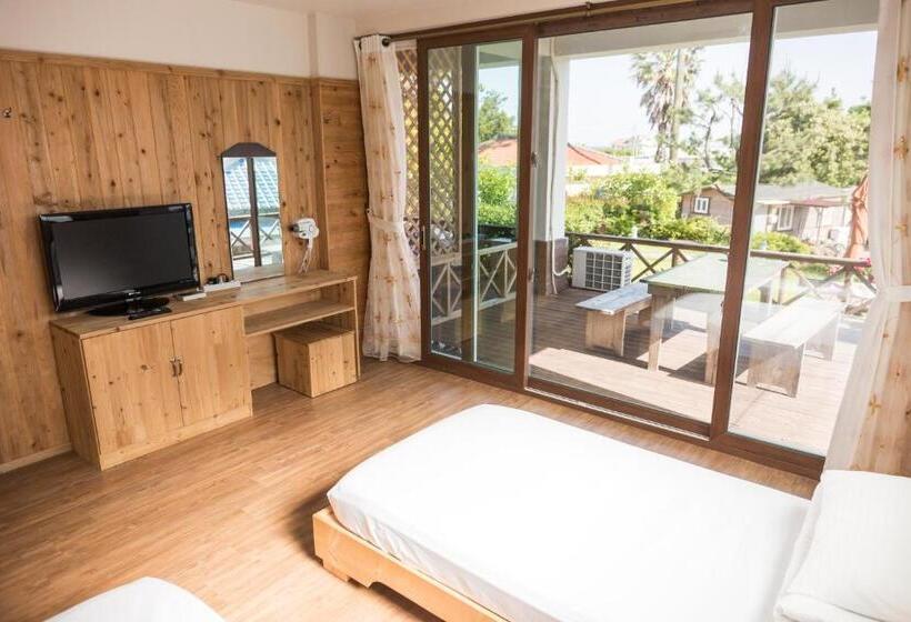 Номер Стандарт с Балконом Вид на Сад, Galeum Guesthouse