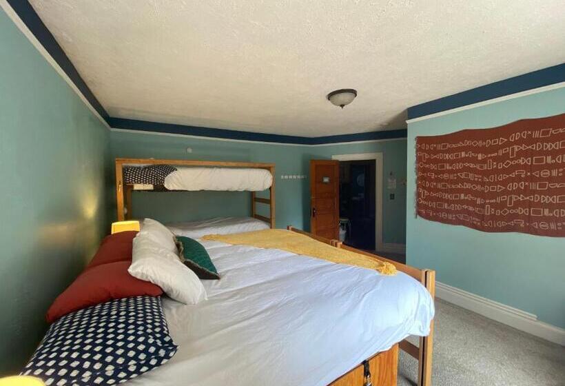 Номер Стандарт, Fernweh Inn & Hostel