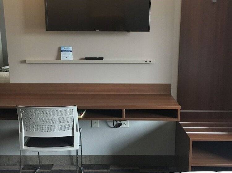 Номер бизнес-класса, Microtel Inn & Suites By Wyndham Niagara Falls
