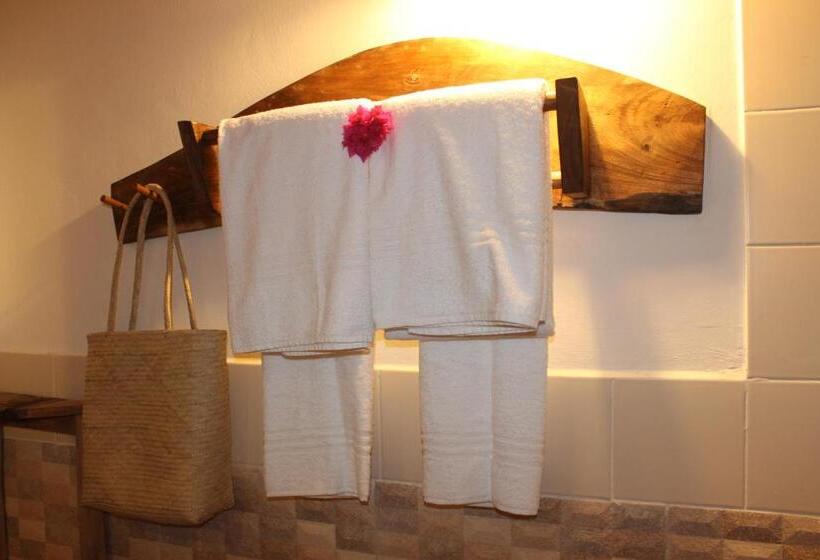 스탠다드 방갈로, Ujamaa Beach Resort
