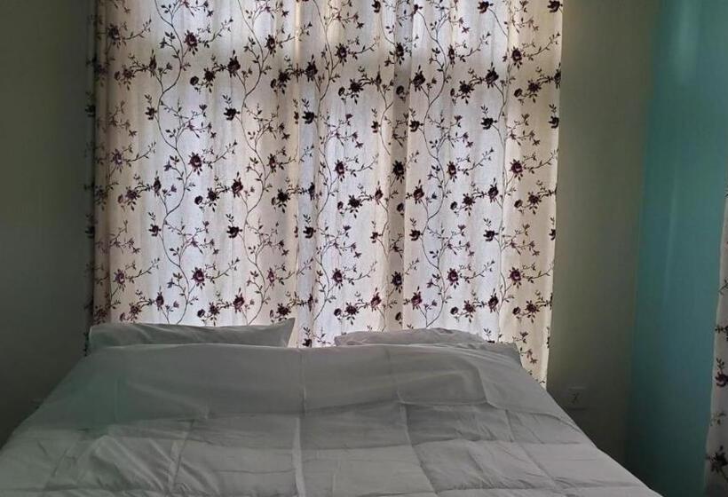 اتاق استاندارد با چشم‌انداز کوهستان, Ultar House