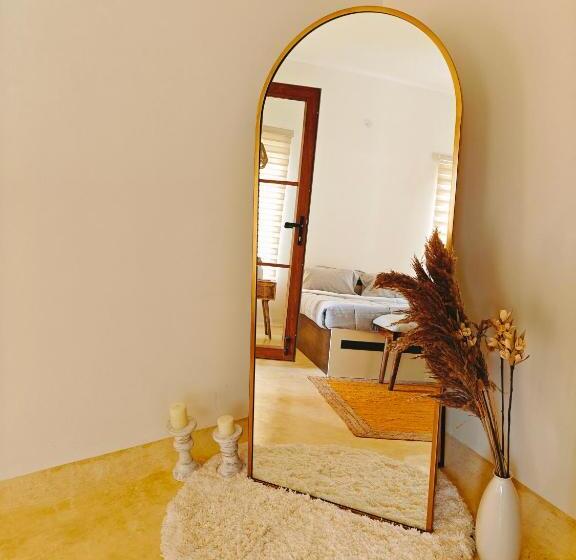 标准间带游泳池, Tuscan Breeze, Nandi Hills