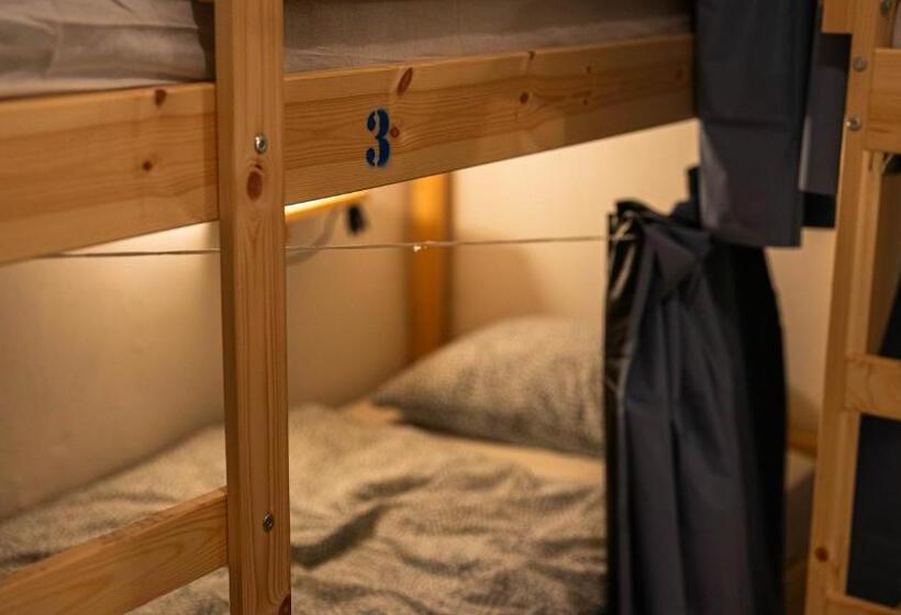 ルームシェアのワンベッド, Doña Rose Surf Hostel