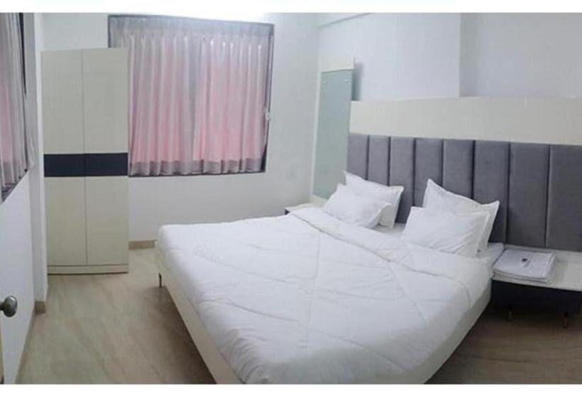 اتاق لوکس, Fabhotel En Suite   Nr Paras Hospital