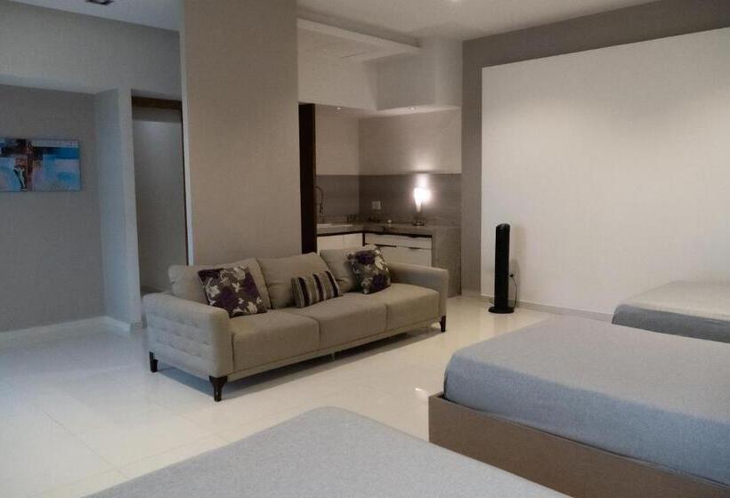 اتاق استاندارد سه نفره, Infinity Suites Habitación Triple 105