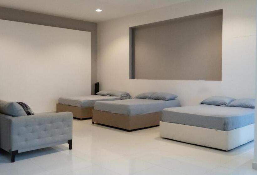 اتاق استاندارد سه نفره, Infinity Suites Habitación Triple 105