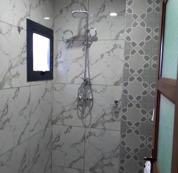 اتاق سوپریور, Famy