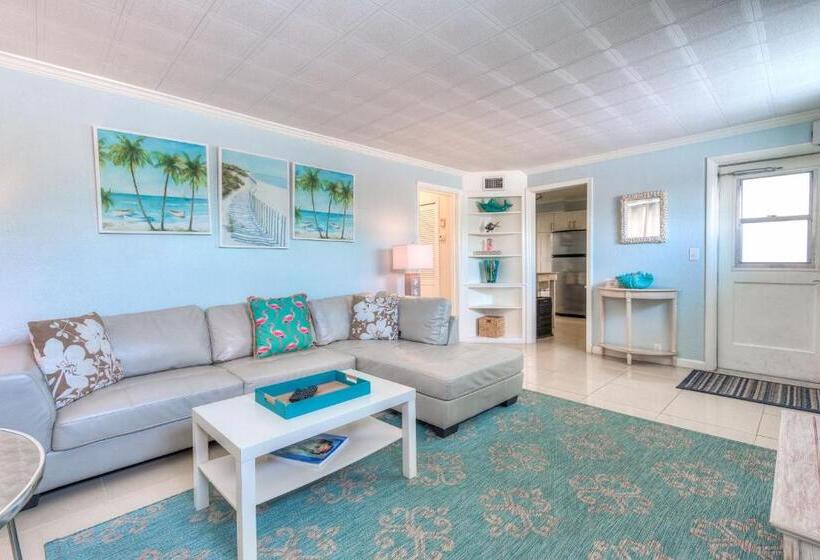 آپارتمان 2 خوابه, Tropic Terrace Suite #40   Beachfront Resort