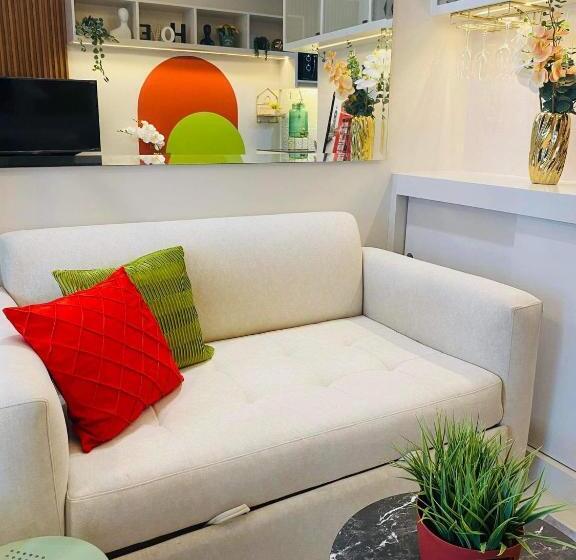 スタンダードスタジオ, Kathy S Place At Style Residences