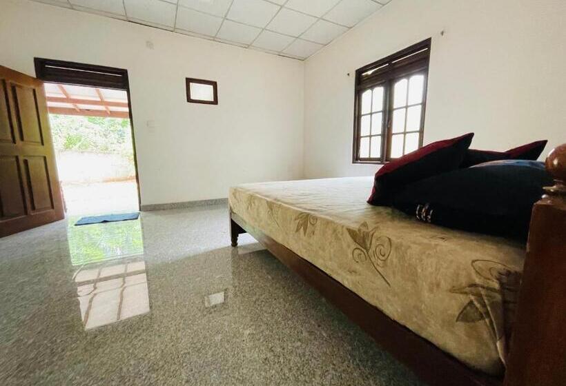 اتاق استاندارد, Railway Bungalow