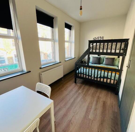 חדר אקונומי לשלושה, Kilburn Guest Rooms 167