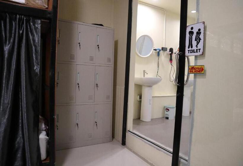 سرير فى غرفة مشتركه, The Cocoon Hostel