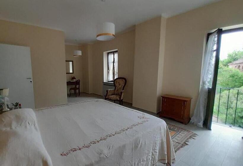 اتاق لوکس, Villa Pona