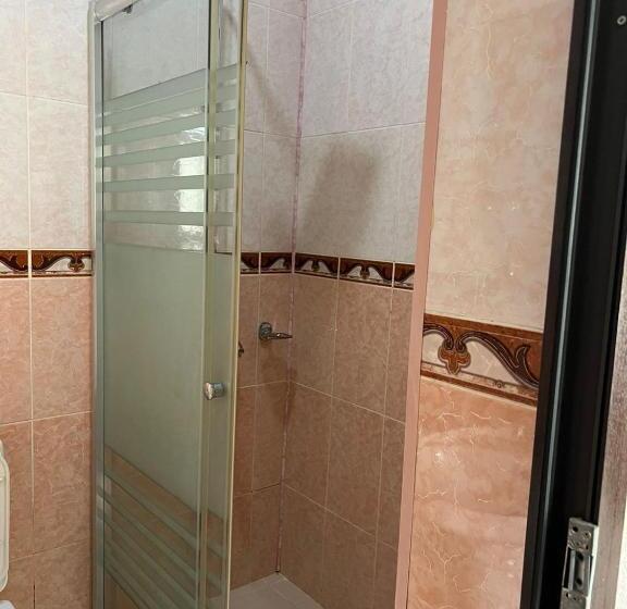 اتاق استاندارد سه تخته با سرویس بهداشتی مشترک, Evim Hotel Mingecevir