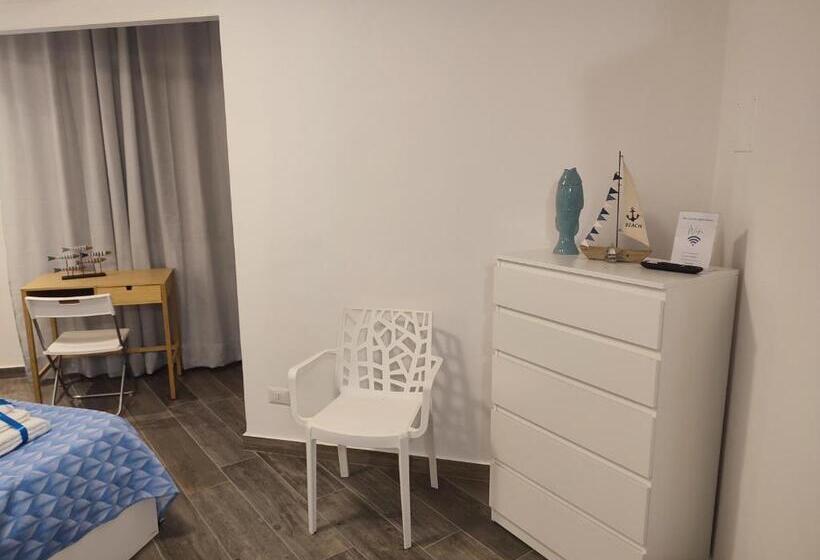 غرفة قياسية مطلّة علي البحر, Belvedere Apartment