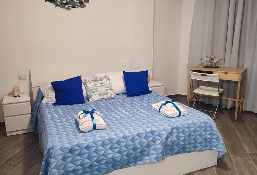 غرفة قياسية مطلّة علي البحر, Belvedere Apartment