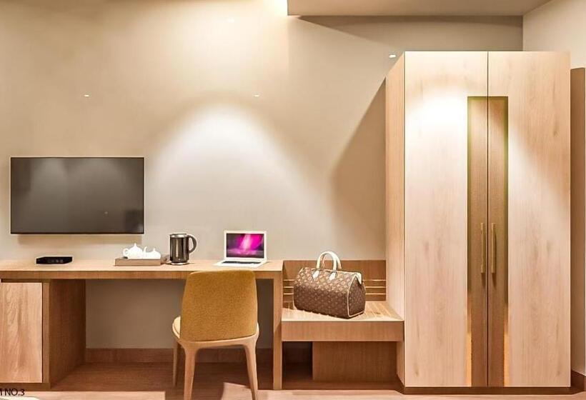 Номер Deluxe, Hari International