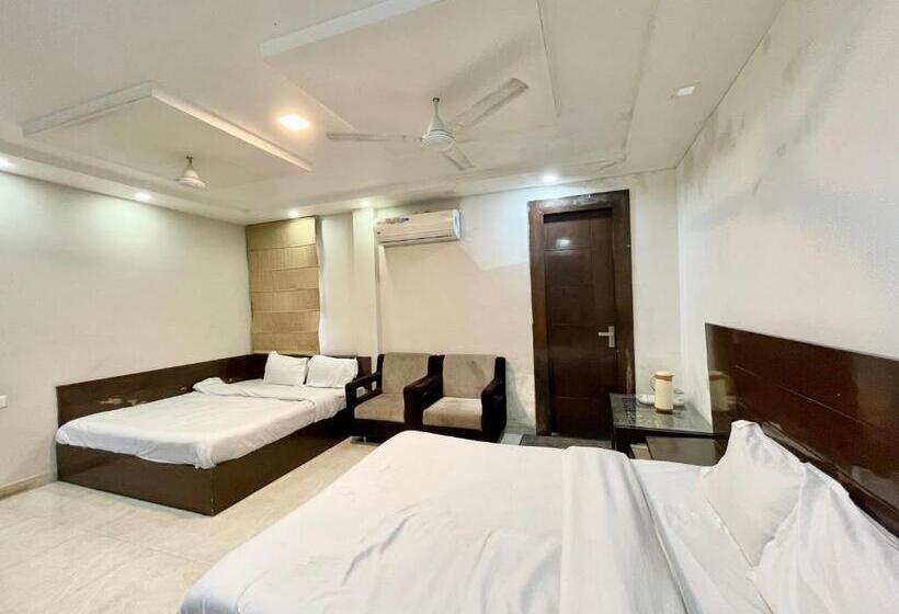 스탠다드 트리플 룸, Ray Ban ! Haridwar होटल रे बन ரே பான் ஹோட்டல் Fully Air Conditioned Hotel, Lift Wifi And Parking Ava