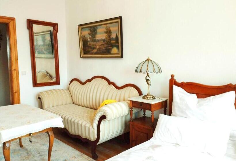 Номер Стандарт с Балконом, Unik Villa Kurz Urlaub Mit Veranda Und Balkon