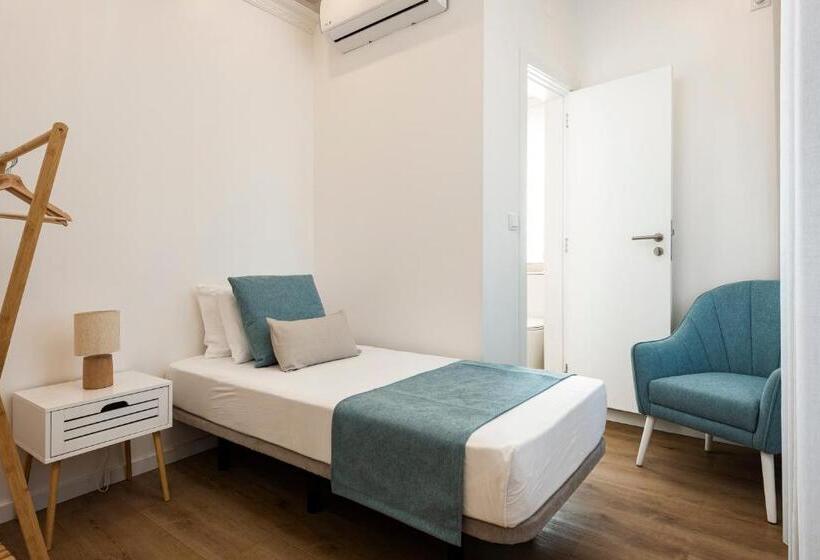 اتاق استاندارد یک نفره, Madalena Hostel E Suites