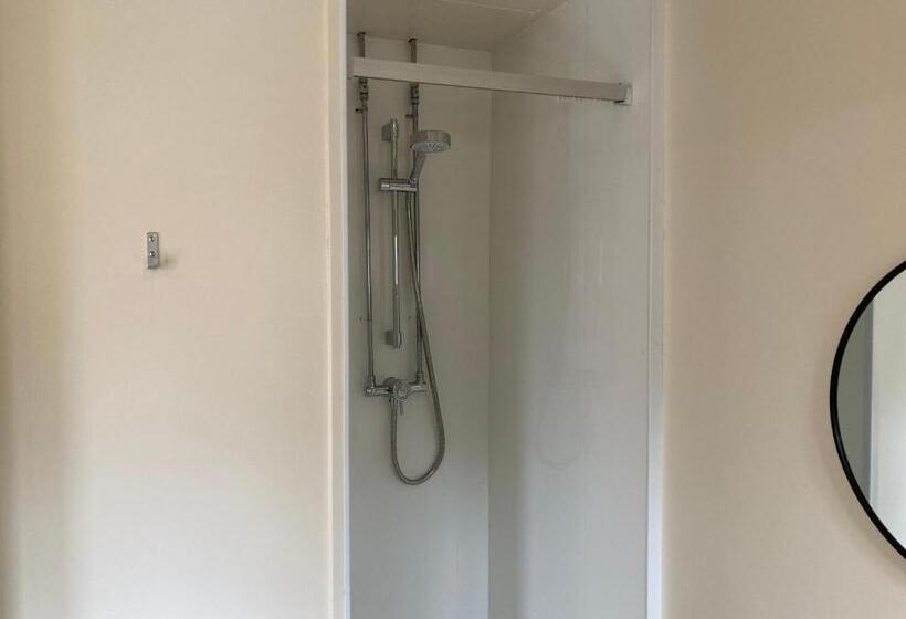 اتاق استاندارد سه نفره, Linlithgow Hostel