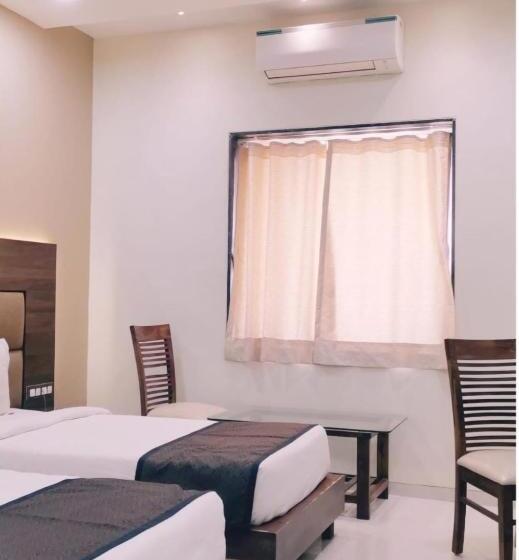 Номер Superior Кровать Кинг, Harshali Residency, Khopoli, Near Imagica
