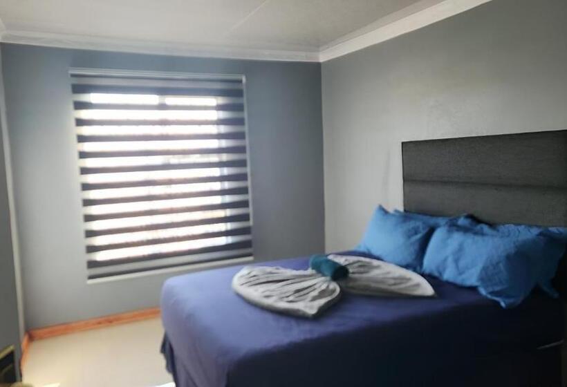 디럭스 룸, Monarca Inn   Affordable Accomodation In Makwane Molapo Location Qwaqwa