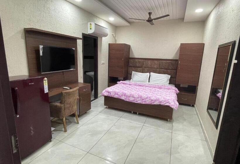 غرفة كلاسيكية ثلاثية, Pop Royal Suites