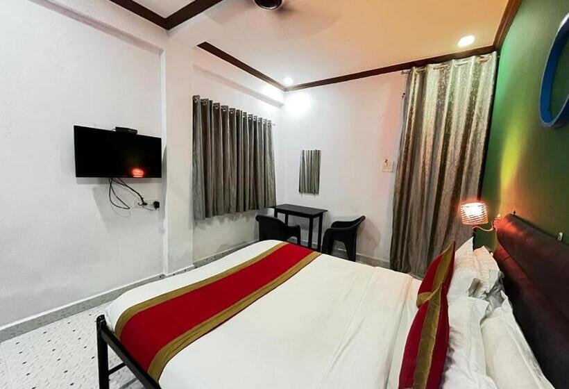 اتاق لوکس با بالکن, Zelosena By Rnb Hotel In Calangute