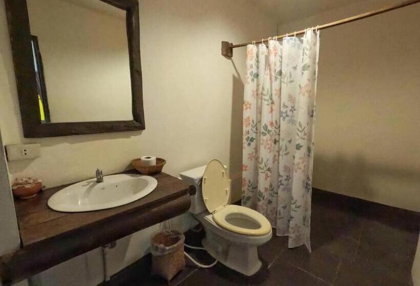 Семейный Номер, บ้านไม้คนเมือง Baan Mai Kon Muang Pai Resort