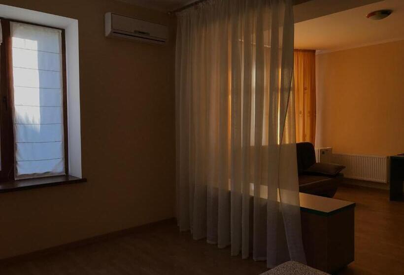 Четырехместный Номер Стандарт, Veranda Guest House
