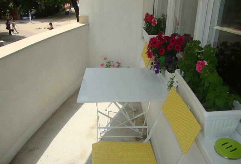 Четырехместный Номер Стандарт с Балконом, Guest Rooms Colours