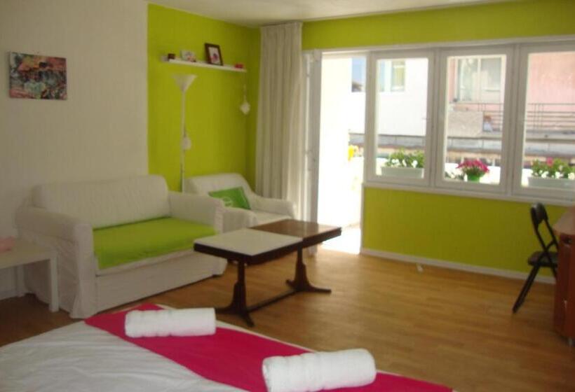 Четырехместный Номер Стандарт с Балконом, Guest Rooms Colours