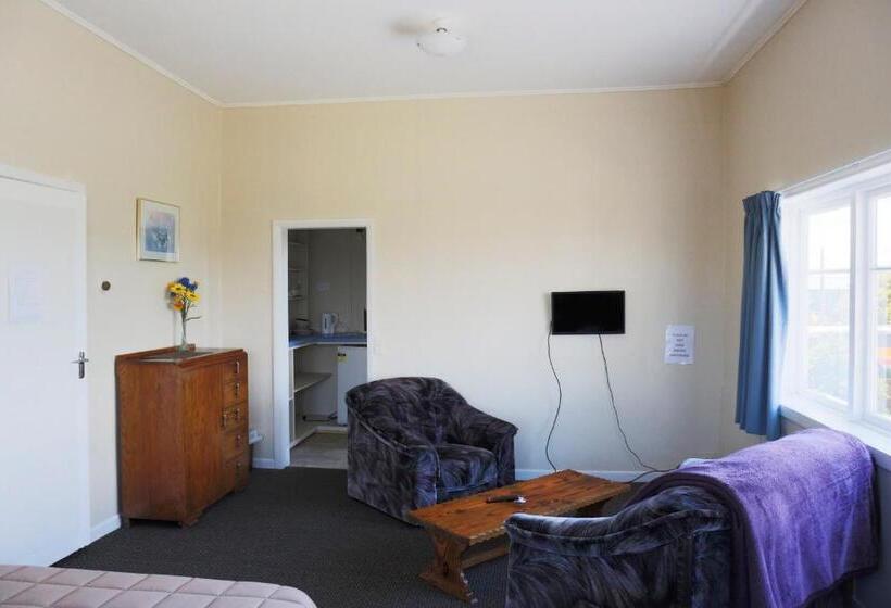 Family Suite, Post Office