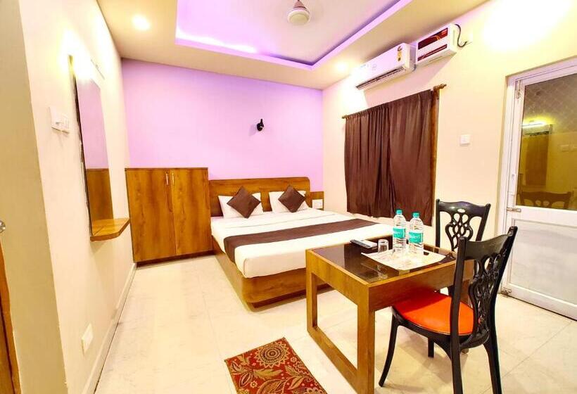 اتاق لوکس با تخت بزرگ, Goroomgo Blue Sagar Puri Near Sea Beach   Newly And Decorated Room With Fully Air Conditioning  Lift